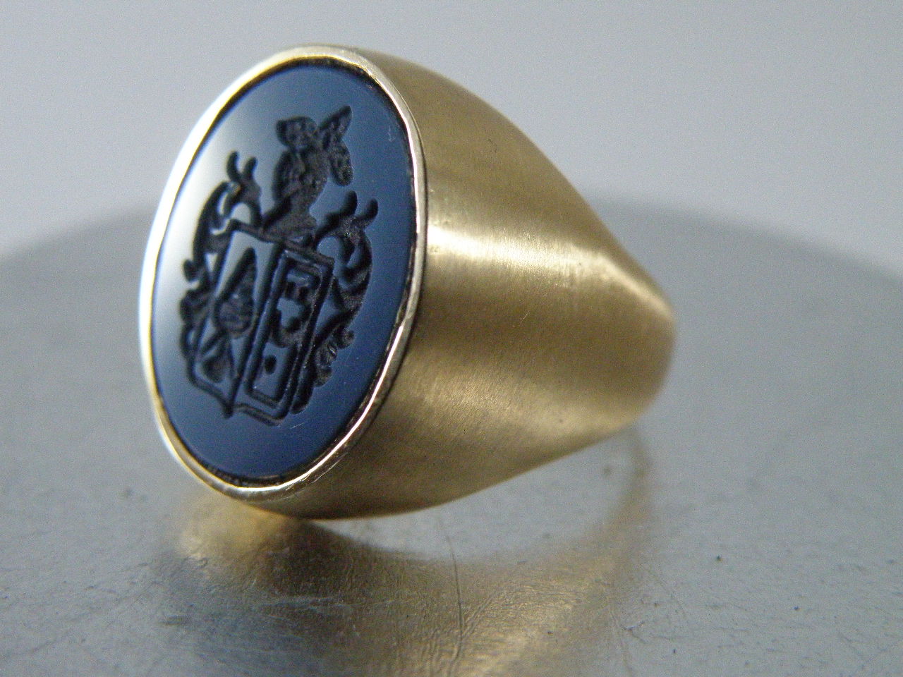 Anillo con escudo heraldico elaborado por ER&MA®